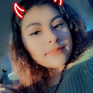 Meet your Posher, Estefania